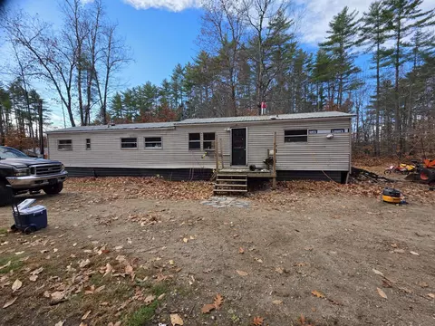 78 Berry Ln, Tamworth, NH 03886