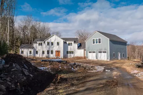 29 Mountain Ridge Dr, Wilmington, VT 05363