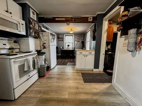 Entry Way - 113 Main St, Bennington, VT 05201 photo 1 of 5