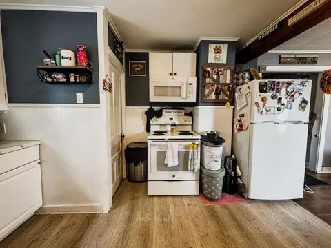 Kitchen - 113 Main St, Bennington, VT 05201 photo 5 of 5