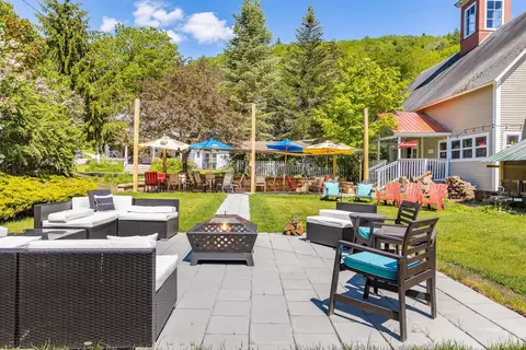 19 Huntington Pl, Rochester, VT 05767