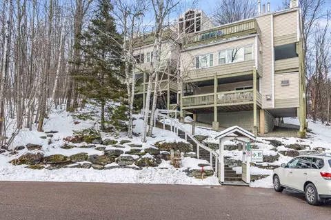 220 Mountainside Dr #E203, Stowe, VT 05672