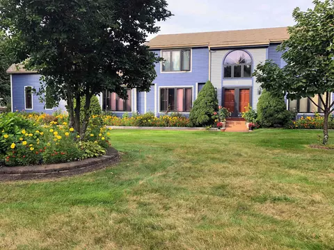 8 Longview Dr, Bow, NH 03304