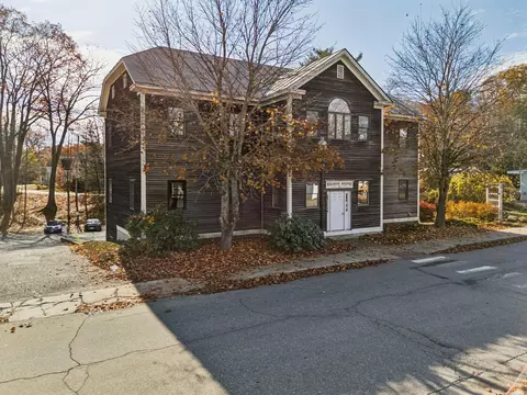 61 Depot St, Hartford, VT 05001