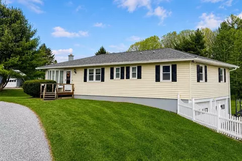 258 Harvest Hills Dr, North Bennington, VT 05257