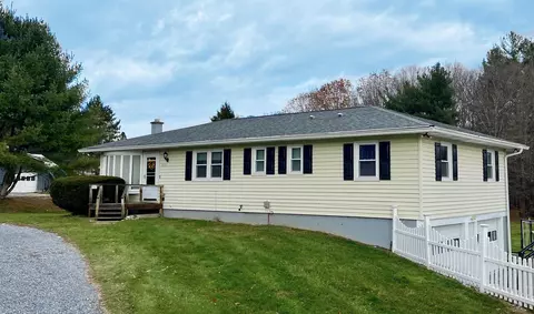 258 Harvest Hills Dr, North Bennington, VT 05257