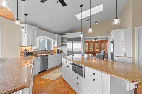 43 Sterling Pl, Bow, NH 03304 photo 3