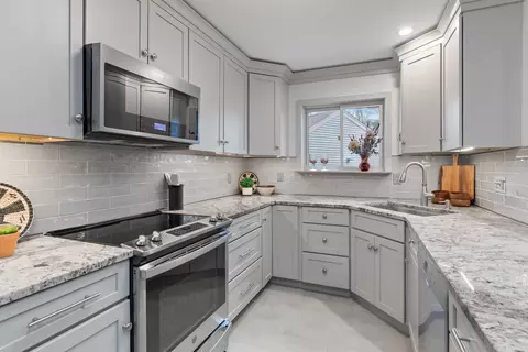 224 Locust Hl, Shelburne, VT 05482