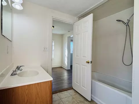 Bath - 293 Central St, Sheldon, VT 05483 photo 1 of 4