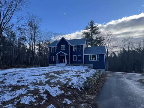 47 Long Hill Rd, Raymond, NH 03077