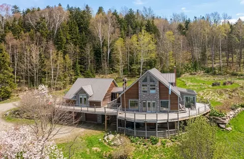 433 Young Farm Rd, Peacham, VT 05862