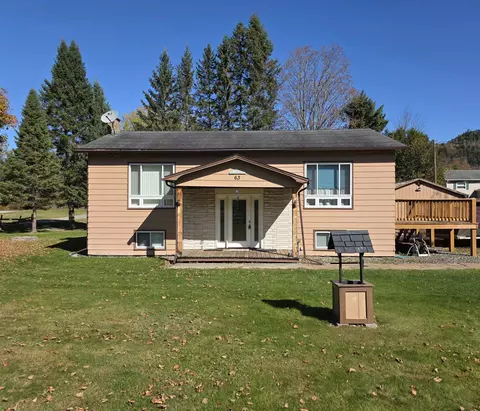 63 Pariseau Dr, Canaan, VT 05902