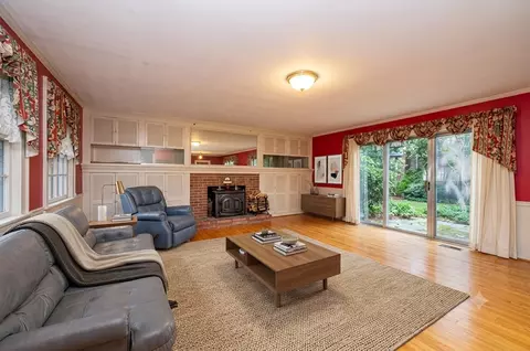 Living - 1 Exeter Rd, Kingston, NH 03848 photo 3 of 3