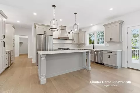 Entry Way - 10 Mcdermott Rd, Hampton, NH 03842 photo 1 of 4