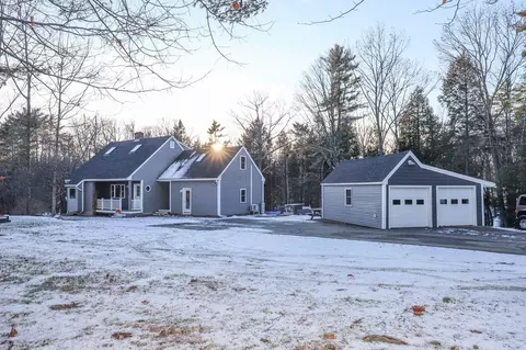 724 Sanborn Rd, Sanbornton, NH 03269