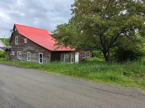 25 Maillet Rd, Lunenburg, VT 05906