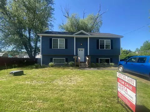 32 Mechanic St, Farmington, NH 03835