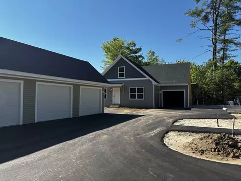 27 Woodland Way # B, Plymouth, NH 03264