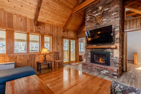 Living - 7 Roundtree Rd, Winhall, VT 05340 photo 1 of 4