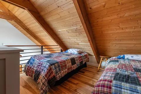 Bedroom - 7 Roundtree Rd, Winhall, VT 05340 photo 8 of 8