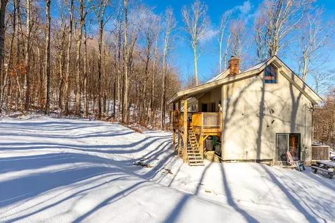Exterior - 7 Roundtree Rd, Winhall, VT 05340 photo 2 of 7