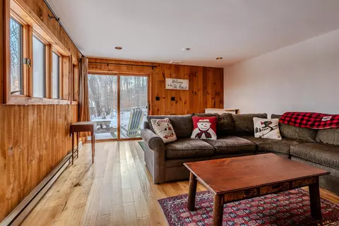 Living - 7 Roundtree Rd, Winhall, VT 05340 photo 2 of 4