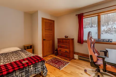 Bedroom - 7 Roundtree Rd, Winhall, VT 05340 photo 3 of 8