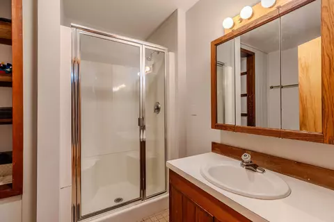 Bath - 7 Roundtree Rd, Winhall, VT 05340 photo 1 of 3