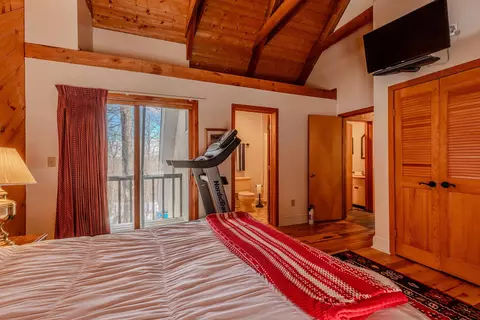 Bedroom - 7 Roundtree Rd, Winhall, VT 05340 photo 7 of 8