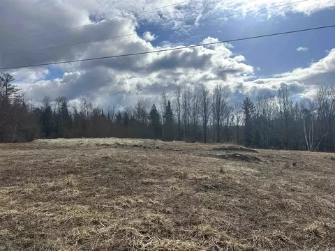 979 Center Rd, Hardwick, VT 05843
