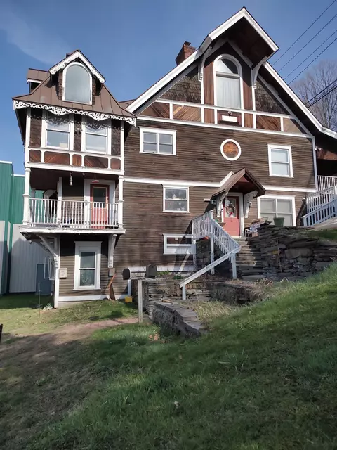 6 Park St, Randolph, VT 05060