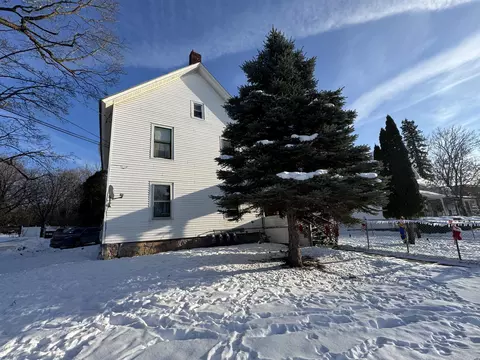 9 High St, Saint Albans, VT 05478