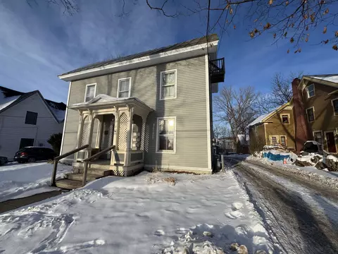 27 Upper Welden St, Saint Albans, VT 05478