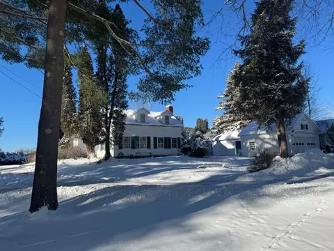1147 N Craftsbury Rd, Craftsbury Common, VT 05827