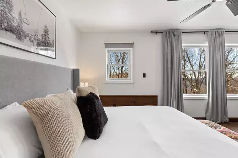 1990 E Mountain Rd, Killington, VT 05751