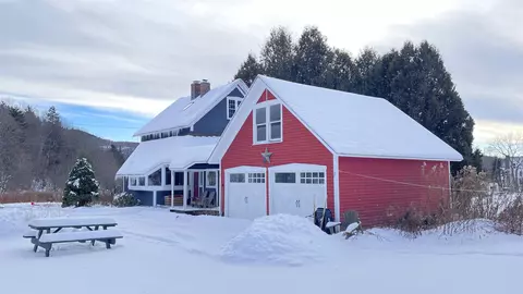 281 Old County Ln, Readsboro, VT 05350