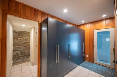 Entry Way - 6 Trail View Ln, Dover, VT 05356 photo 6 of 10