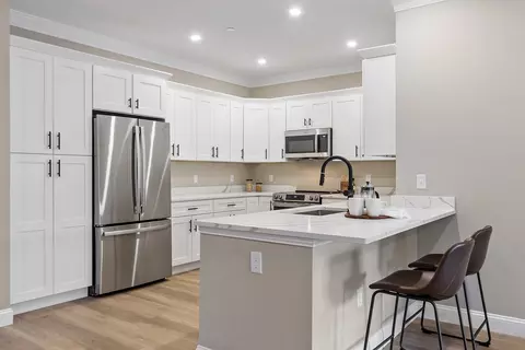 10100 S Willow St #107, Manchester, NH 03103