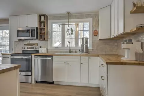 8 Marguerite St, Keene, NH 03431