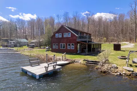 24 W Shore Dr, Tinmouth, VT 05773