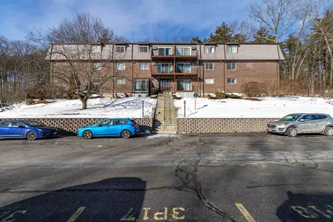 4 Pembroke Dr #22, Derry, NH 03038