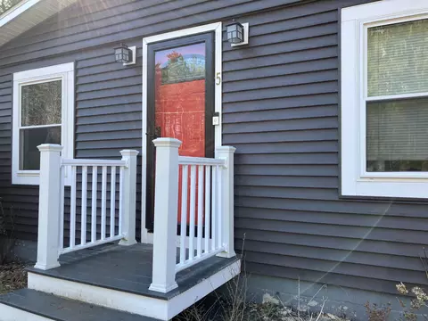 5 Jefferson Ave, Rochester, NH 03867