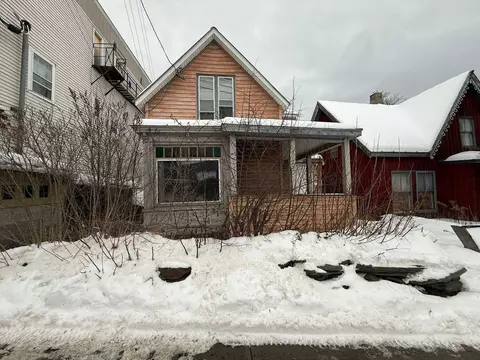 12 Pleasant St, Randolph, VT 05060