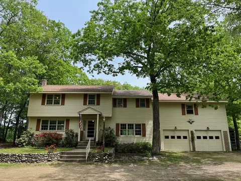 209 Mallego Rd, Barrington, NH 03825