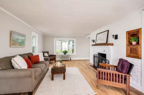Living - 354 Dover Point Rd, Dover, NH 03820 photo 3 of 4