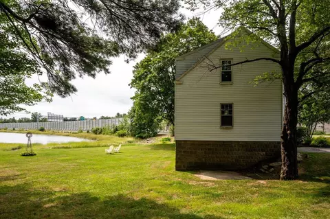Exterior - 354 Dover Point Rd, Dover, NH 03820 photo 7 of 11