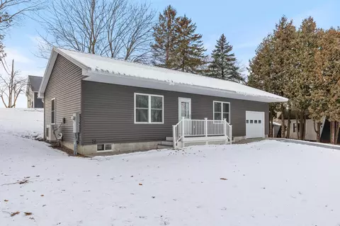 102 E Shore Dr, Georgia, VT 05478