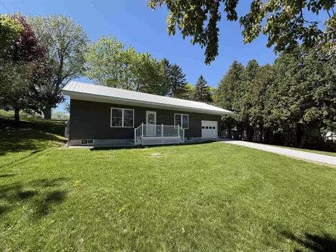 102 E Shore Dr, Georgia, VT 05478