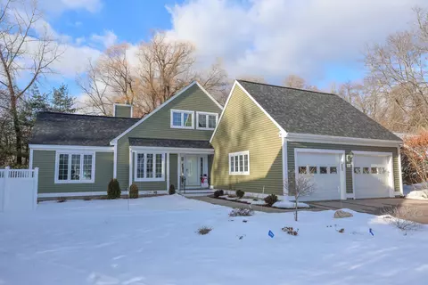 152 Straw Hill Rd, Manchester, NH 03104