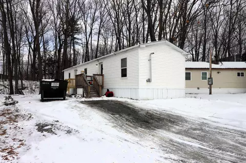7 Corrigan St, Gorham, NH 03581